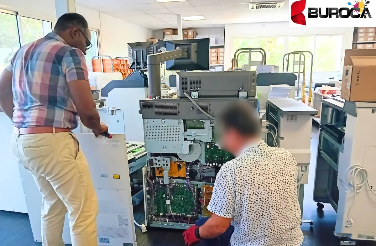 Deux de nos techniciens en intervention chez Tessi Réunion